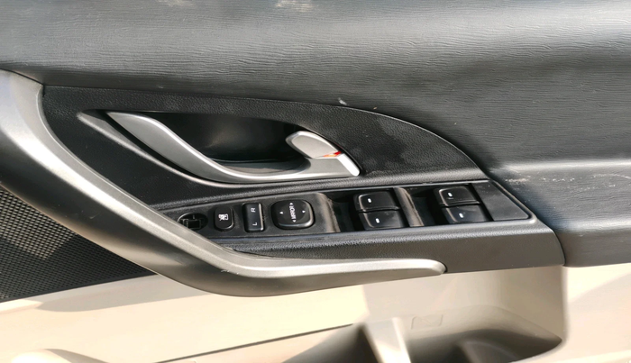 2016 Mahindra XUV500 W10, Diesel, Manual, 62,906 km, interior