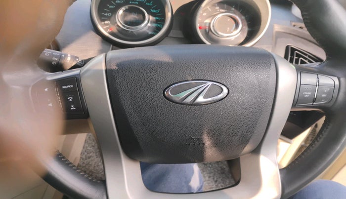 2016 Mahindra XUV500 W10, Diesel, Manual, 62,906 km, interior