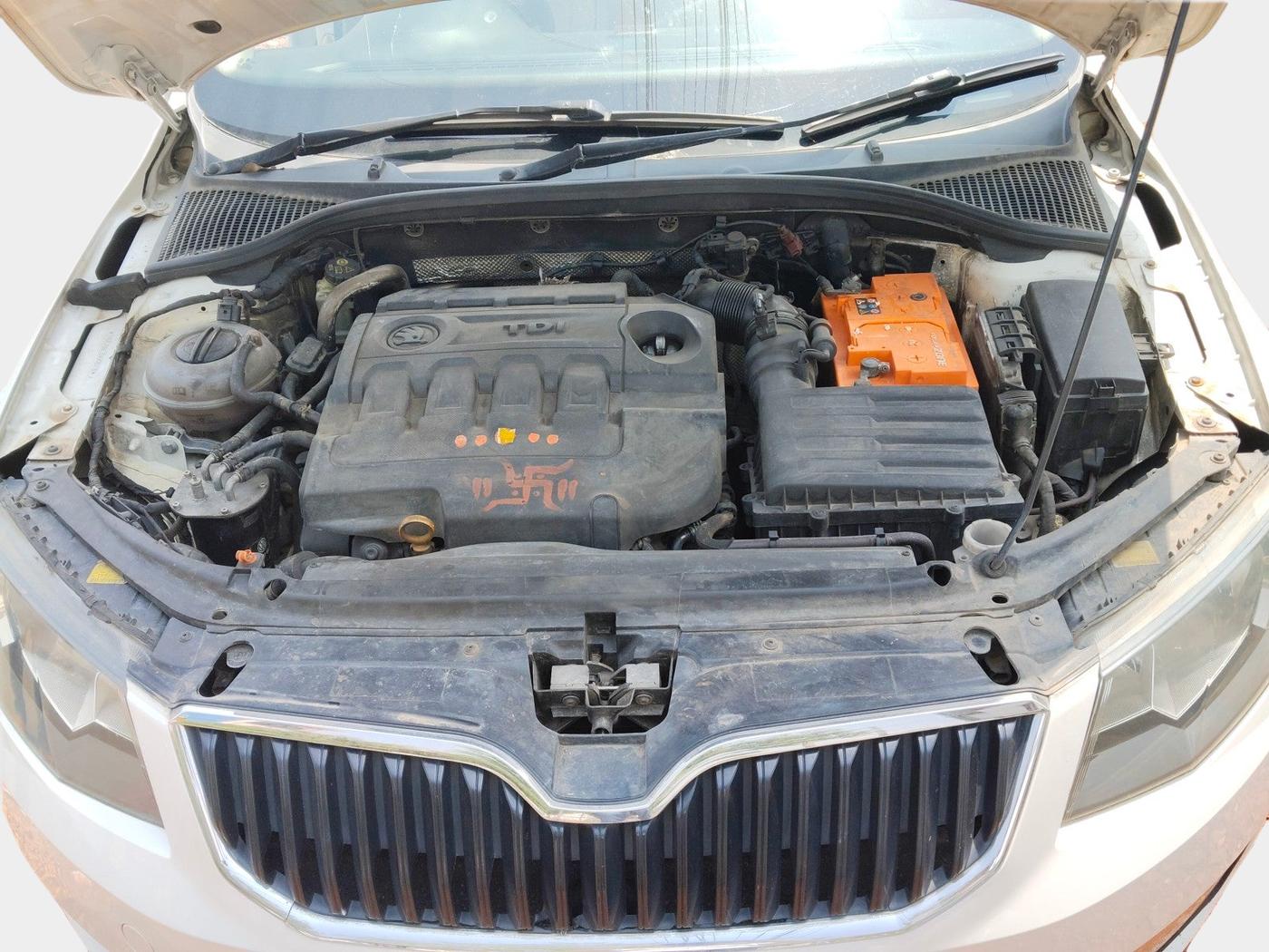 2013 Skoda Octavia AMBITION 2.0 TDI AT, Diesel, Automatic, 73,217 km, exterior
