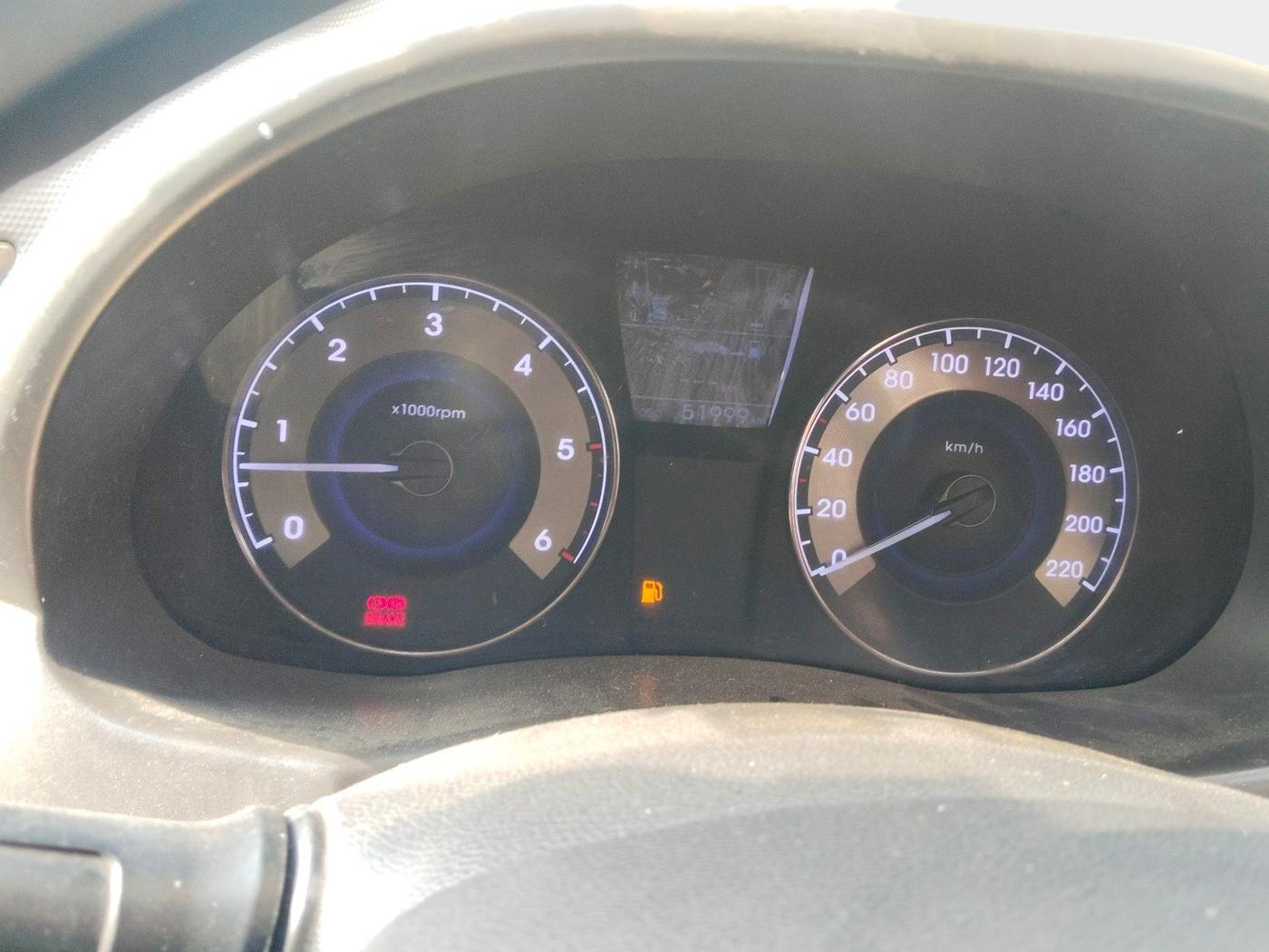2011 Hyundai Verna FLUIDIC 1.6 CRDI SX, Diesel, Manual, 51,999 km, interior