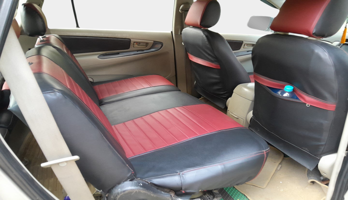 2013 Toyota Innova 2.5 GX 7 STR, Diesel, Manual, 1,08,844 km, interior