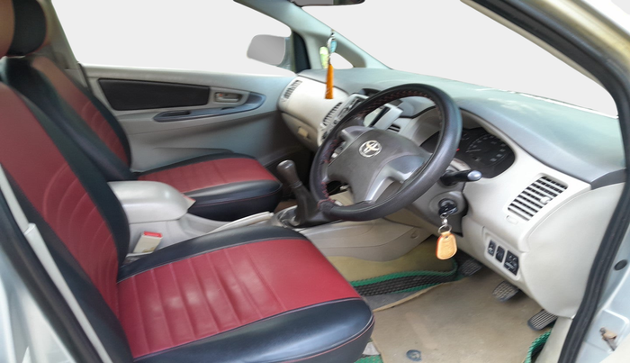 2013 Toyota Innova 2.5 GX 7 STR, Diesel, Manual, 1,08,844 km, interior
