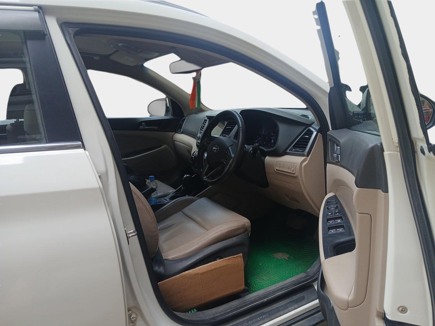 2017 Hyundai Tucson 2WD AT GL DIESEL
, Diesel, Automatic, 57,298 km, interior