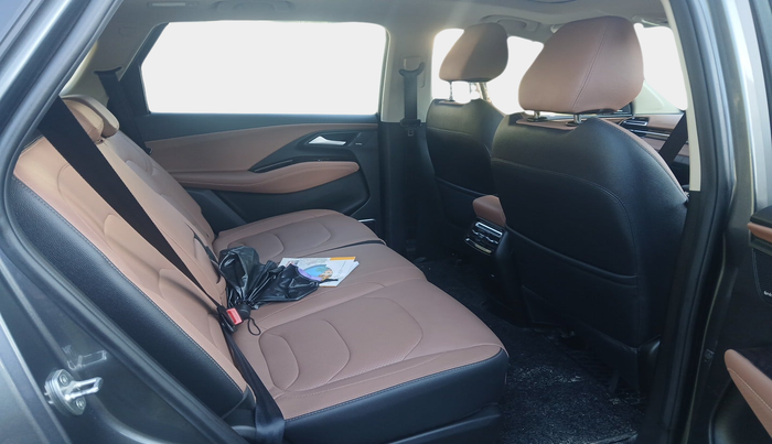 2024 MG HECTOR PLUS SHARP PRO 1.5 PETROL TURBO CVT 7 STR, Petrol, Automatic, 7,955 km, interior