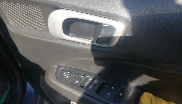 2020 Hyundai VENUE S 1.2, Petrol, Manual, 50,617 km, interior