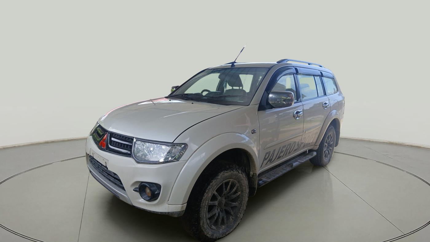 2015 Mitsubishi Pajero Sport 2.5 AT 4X2, Diesel, Automatic, 8,50,00,000 km, exterior
