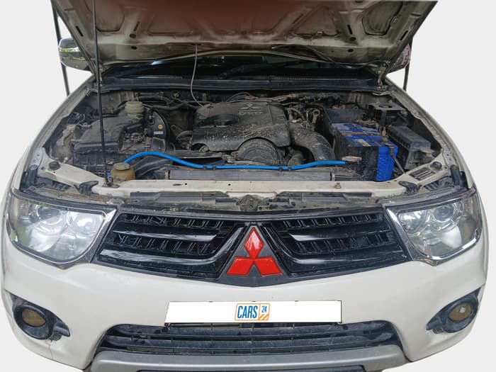 2015 Mitsubishi Pajero Sport 2.5 AT 4X2, Diesel, Automatic, 8,50,00,000 km, exterior