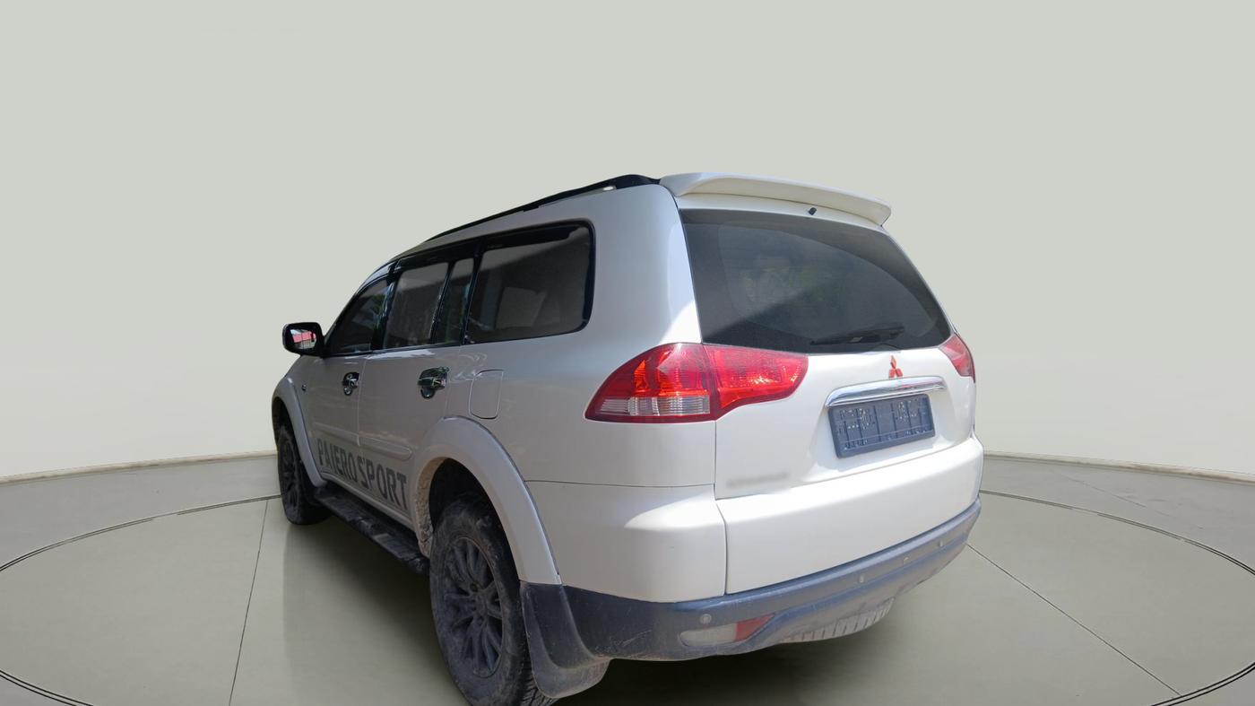 2015 Mitsubishi Pajero Sport 2.5 AT 4X2, Diesel, Automatic, 8,50,00,000 km, exterior