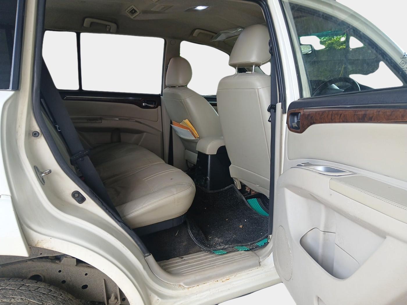 2015 Mitsubishi Pajero Sport 2.5 AT 4X2, Diesel, Automatic, 8,50,00,000 km, interior