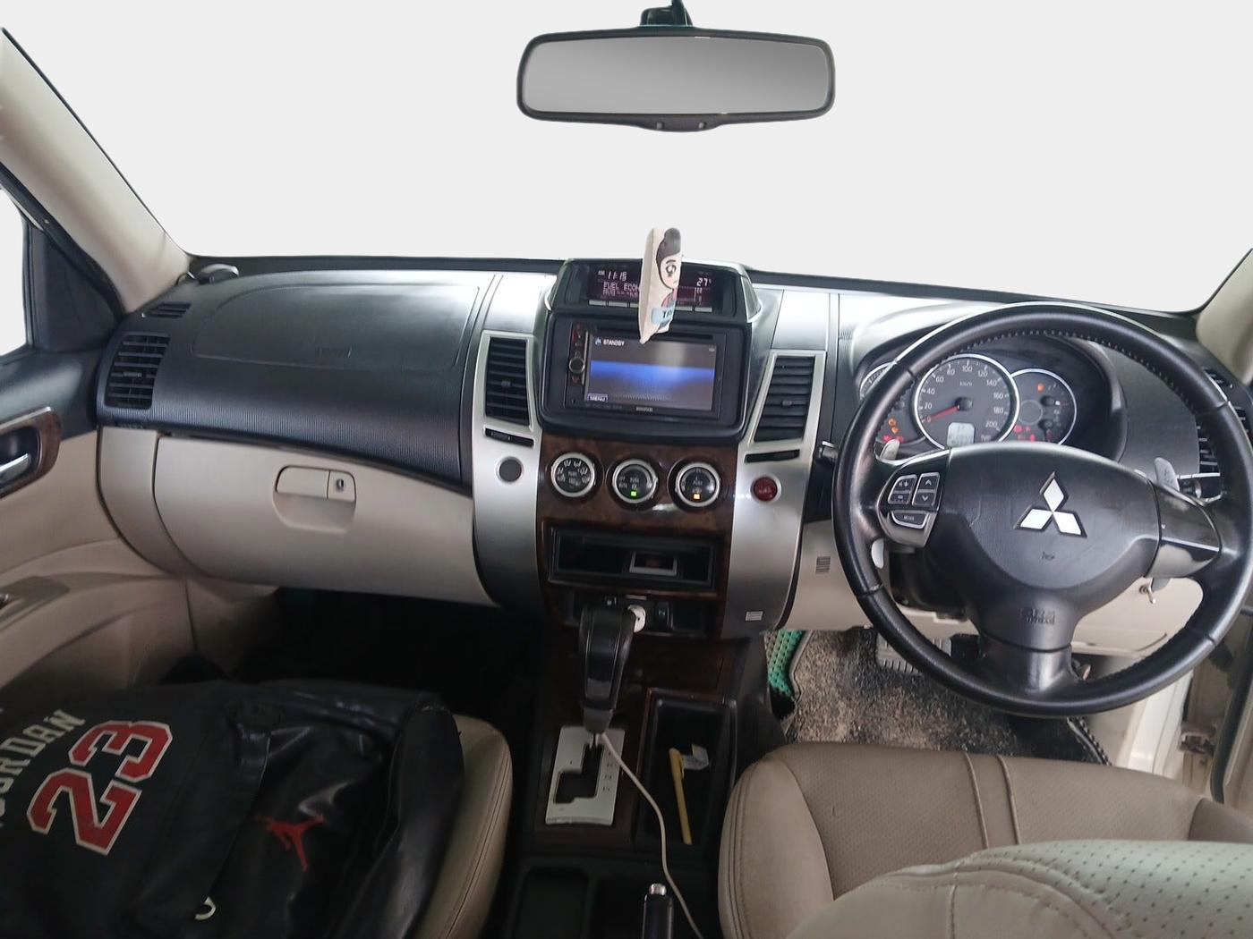 2015 Mitsubishi Pajero Sport 2.5 AT 4X2, Diesel, Automatic, 8,50,00,000 km, interior