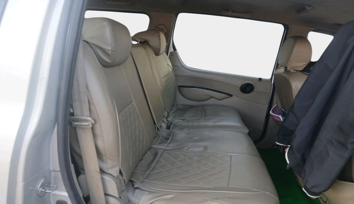 2018 Mahindra Xylo H4 ABS AIRBAG BS IV, Diesel, Manual, 1,09,920 km, interior