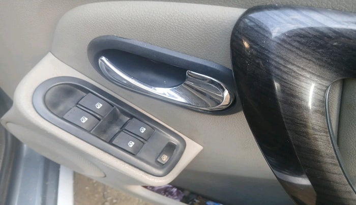 2013 Nissan Terrano XV D THP 110 PS, Diesel, Manual, 87,703 km, interior