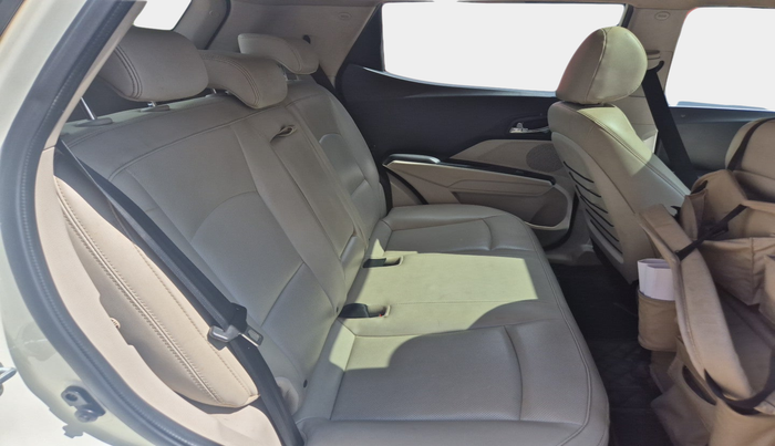 2021 Mahindra XUV300 W8 (O) 1.2 PETROL AMT, Petrol, Automatic, 1,08,078 km, interior