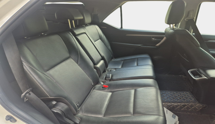 2023 Toyota Fortuner 4X4 MT 2.8 DIESEL, Diesel, Manual, 14,734 km, interior