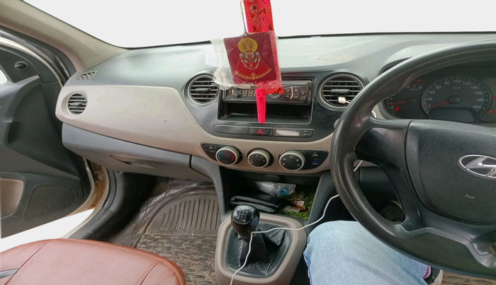 2015 Hyundai Xcent BASE 1.2, Petrol, Manual, 2,55,464 km, interior