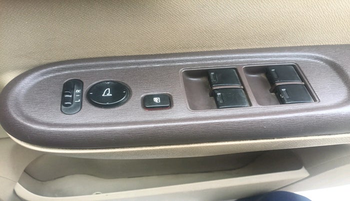 2013 Honda Amaze 1.2L I-VTEC S, Petrol, Manual, 80,373 km, interior