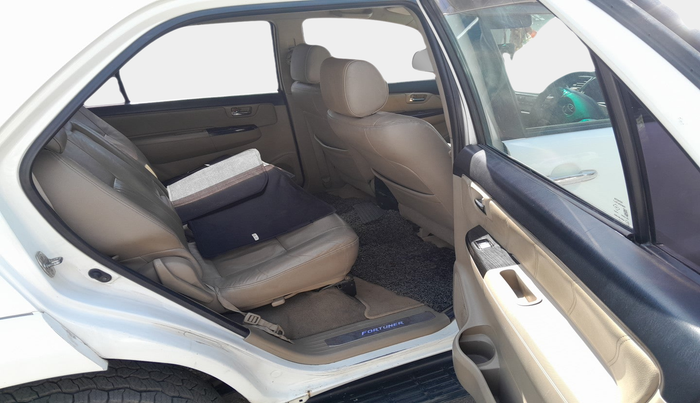 2015 Toyota Fortuner 3.0 4X2 AT, Diesel, Automatic, 1,40,867 km, interior