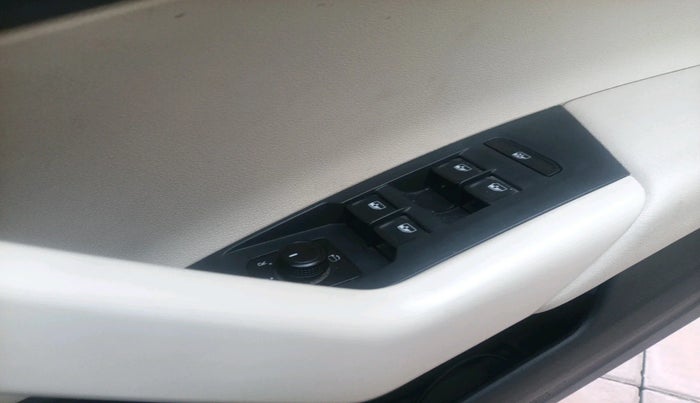 2023 Volkswagen VIRTUS HIGHLINE TSI 1.0 MT, Petrol, Manual, 45,090 km, interior