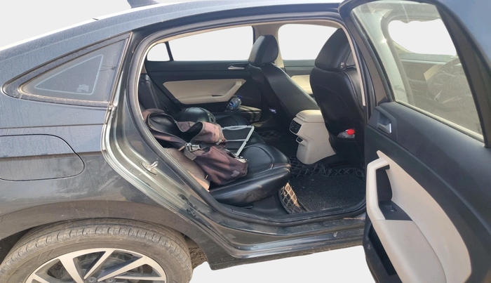 2022 Volkswagen VIRTUS HIGHLINE TSI 1.0 MT, Petrol, Manual, 58,412 km, interior