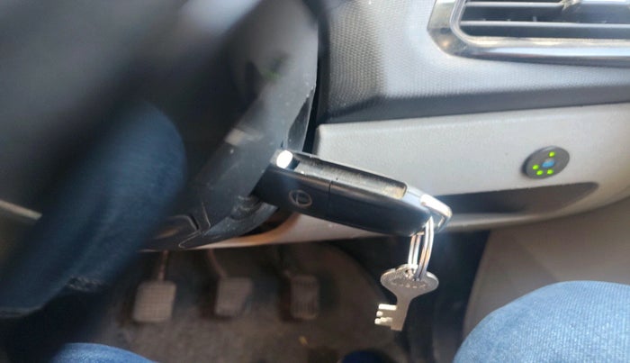 2018 Tata Tiago XT PETROL, Petrol, Manual, 1,06,704 km, interior