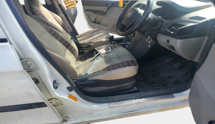 2018 Tata Tiago XT PETROL, Petrol, Manual, 1,06,704 km, interior