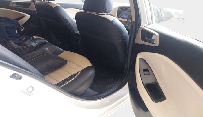 2017 Hyundai Elite i20 SPORTZ 1.2, Petrol, Manual, 1,27,719 km, interior