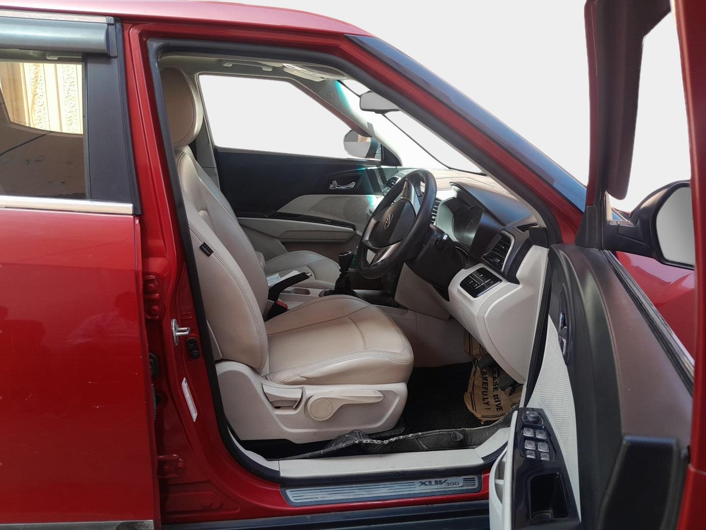 2019 Mahindra XUV300 W8 (O) 1.2 PETROL, Petrol, Manual, 64,072 km, interior