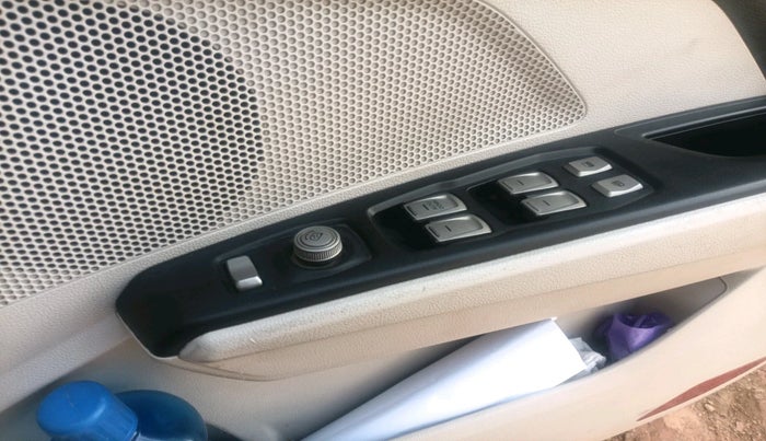 2020 Mahindra XUV300 W4 1.5 DIESEL, Diesel, Manual, 1,17,860 km, interior