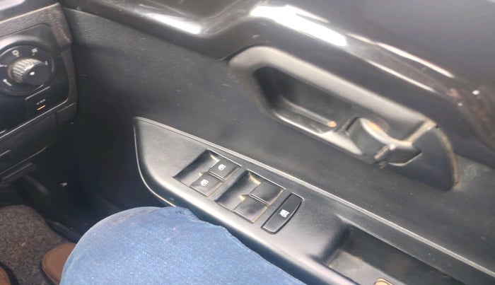 2018 Mahindra KUV 100 NXT K8 D 6 STR, Diesel, Manual, 1,80,266 km, interior