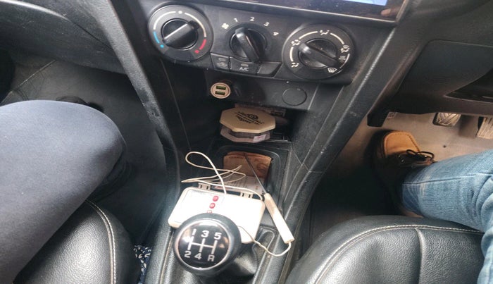 2013 Maruti Swift VXI, CNG, Manual, 97,000 km, interior