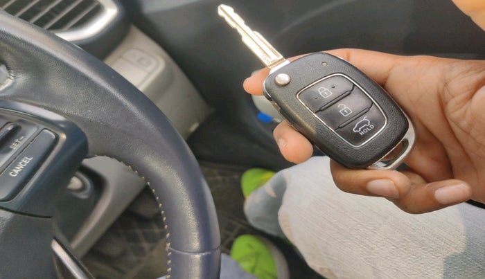 2019 Hyundai VENUE SX 1.0 TURBO DUAL TONE, Petrol, Manual, 73,555 km, interior