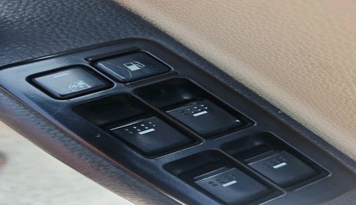 2014 Tata Safari Storme 2.2 EX 4X2, Diesel, Manual, 1,53,301 km, interior