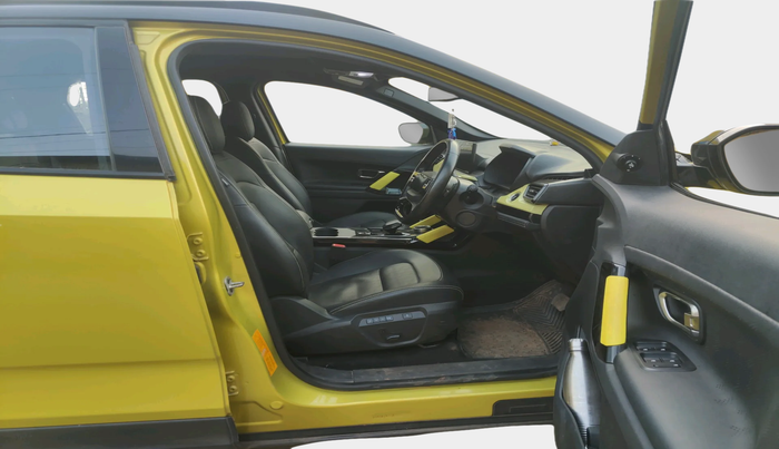 2023 Tata Harrier FEARLESS PLUS DUAL TONE AT, Diesel, Automatic, 17,148 km, interior