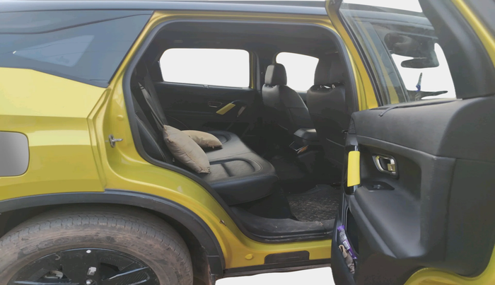 2023 Tata Harrier FEARLESS PLUS DUAL TONE AT, Diesel, Automatic, 17,148 km, interior