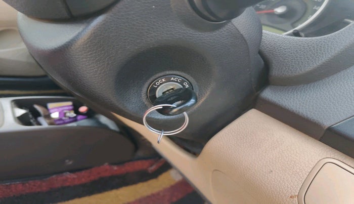 2014 Hyundai Eon MAGNA +, Petrol, Manual, 1,04,596 km, interior