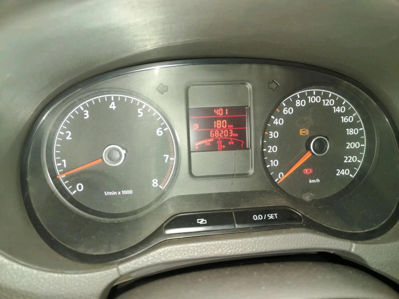 2011 Volkswagen Vento HIGHLINE 1.6 MPI, Petrol, Manual, 68,203 km, interior