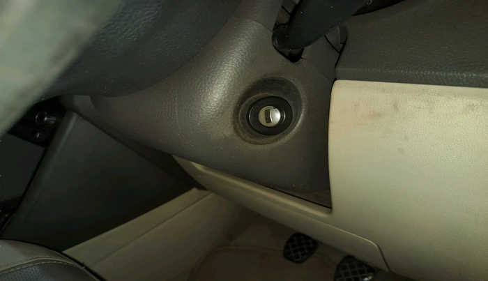 2011 Volkswagen Vento HIGHLINE 1.6 MPI, Petrol, Manual, 68,203 km, interior