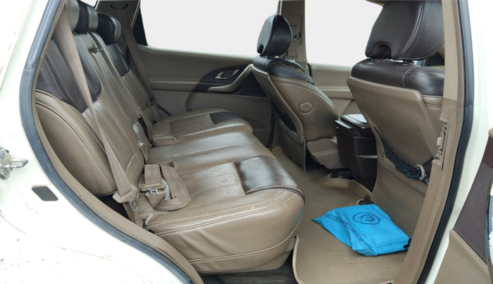 2014 Mahindra XUV500 W8, Diesel, Manual, 2,19,385 km, interior
