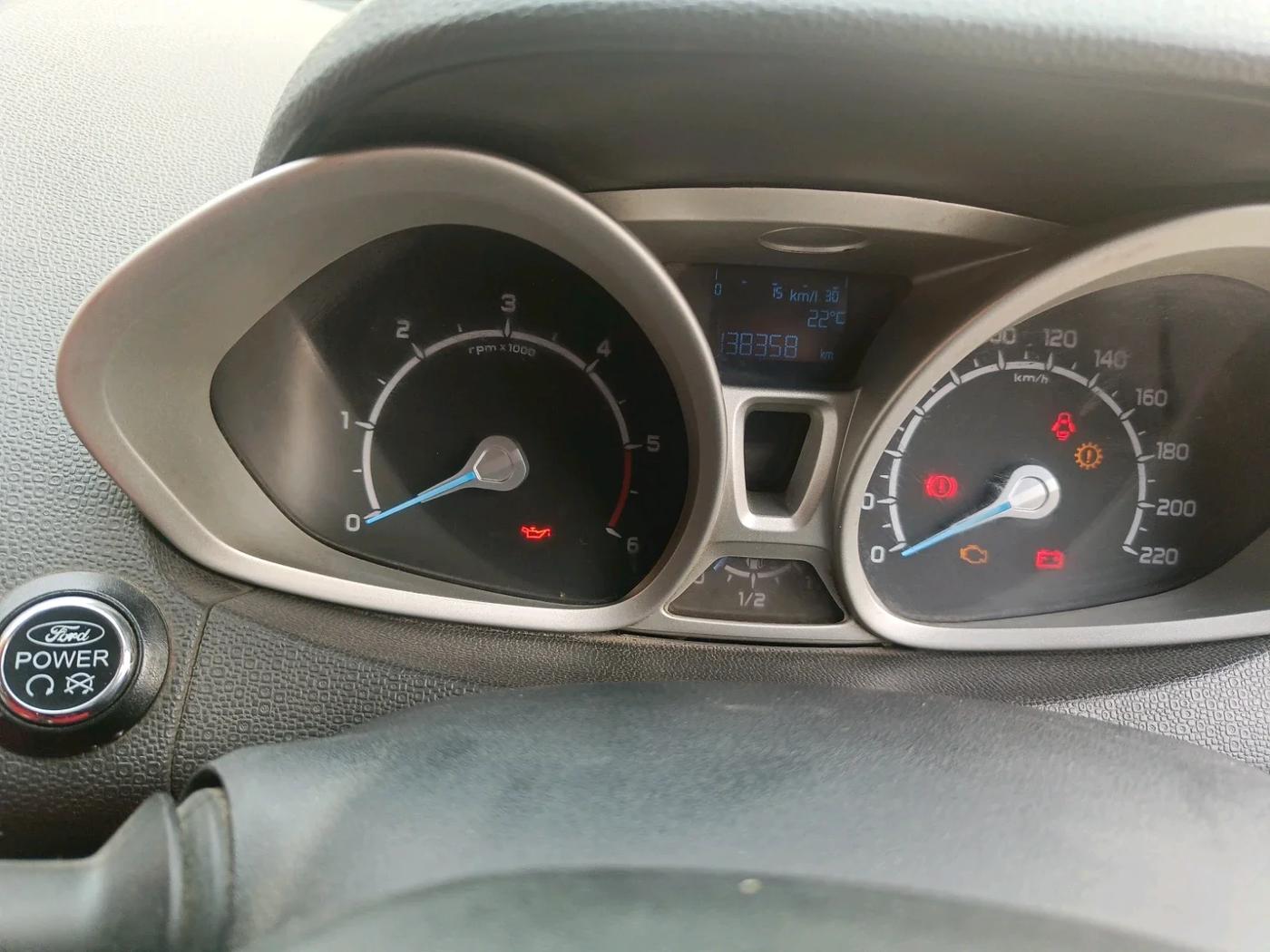 2014 Ford Ecosport TITANIUM 1.5L DIESEL, Diesel, Manual, 1,38,358 km, interior
