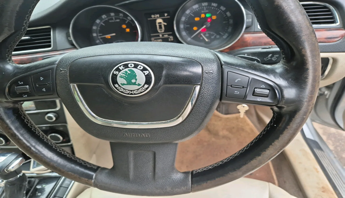 2010 Skoda Superb ELEGANCE 2.0 TDI CR AT, Diesel, Automatic, 1,21,385 km, interior