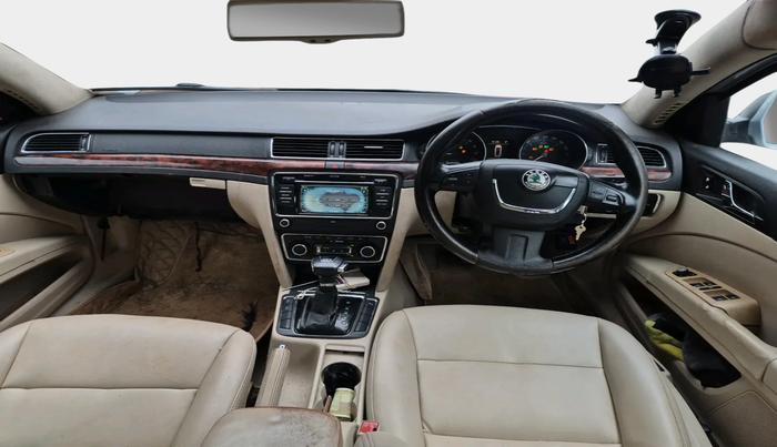 2010 Skoda Superb ELEGANCE 2.0 TDI CR AT, Diesel, Automatic, 1,21,385 km, interior