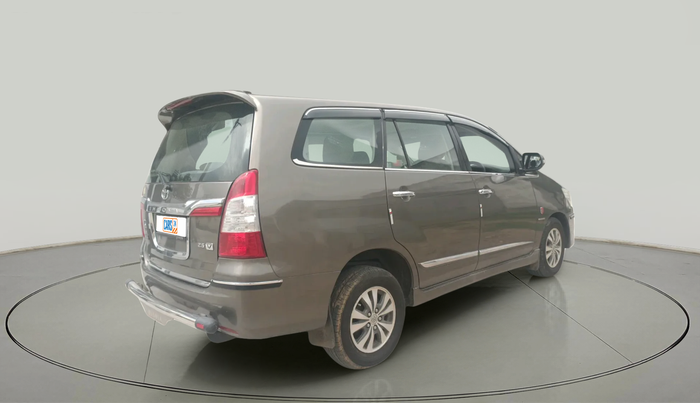 2015 Toyota Innova 2.5 VX 8 STR, Diesel, Manual, 1,70,231 km, exterior