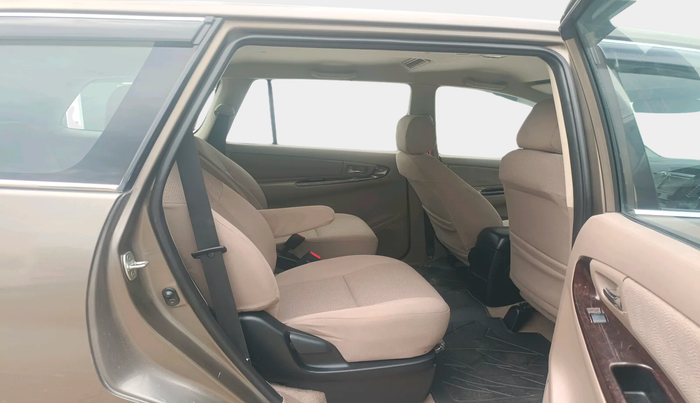 2015 Toyota Innova 2.5 VX 8 STR, Diesel, Manual, 1,70,231 km, interior