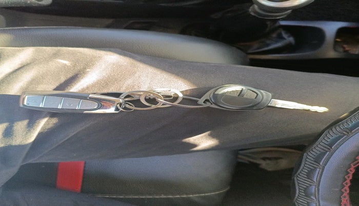 2013 Maruti Wagon R 1.0 VXI, Petrol, Manual, 62,726 km, interior