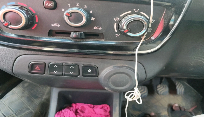 2016 Renault Kwid RXT 0.8, Petrol, Manual, 46,558 km, interior