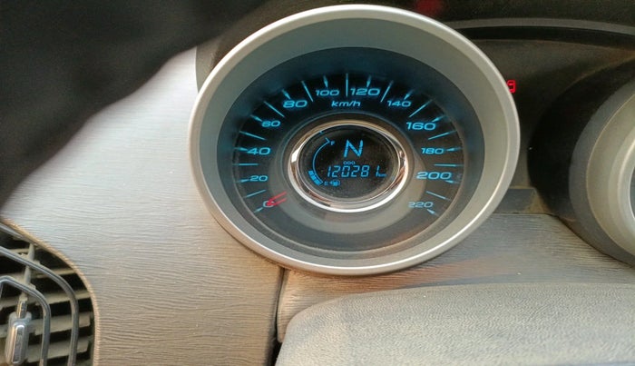 2016 Mahindra XUV500 W10, Diesel, Manual, 1,20,281 km, interior