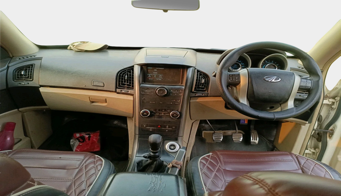 2016 Mahindra XUV500 W10, Diesel, Manual, 1,20,281 km, interior