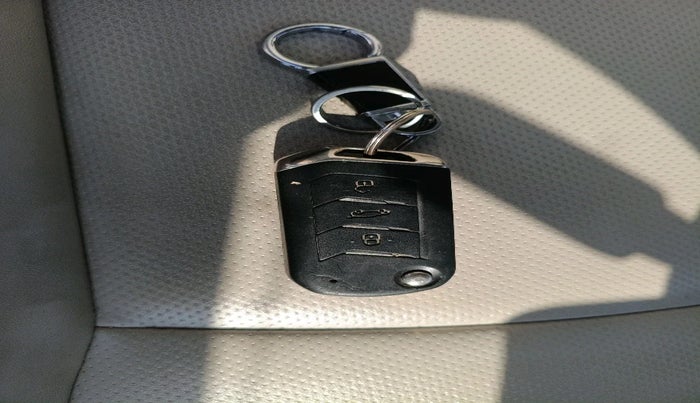 2022 Mahindra XUV300 W8 (O) 1.5 DIESEL, Diesel, Manual, 57,562 km, interior