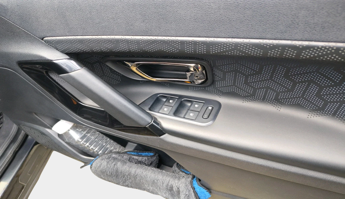 2022 Tata Safari XZ PLUS DARK EDITION, Diesel, Manual, 61,435 km, interior