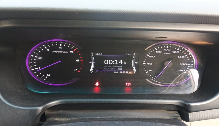 2018 Mahindra MARAZZO M8 7 STR, Diesel, Manual, 1,09,357 km, interior